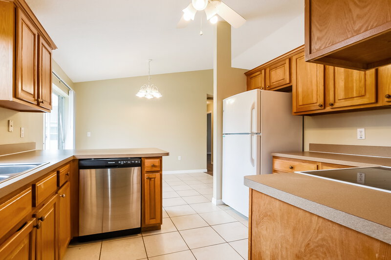 1,755/Mo, 1315 6th Avenue Deland, FL 32724 Kitchen View