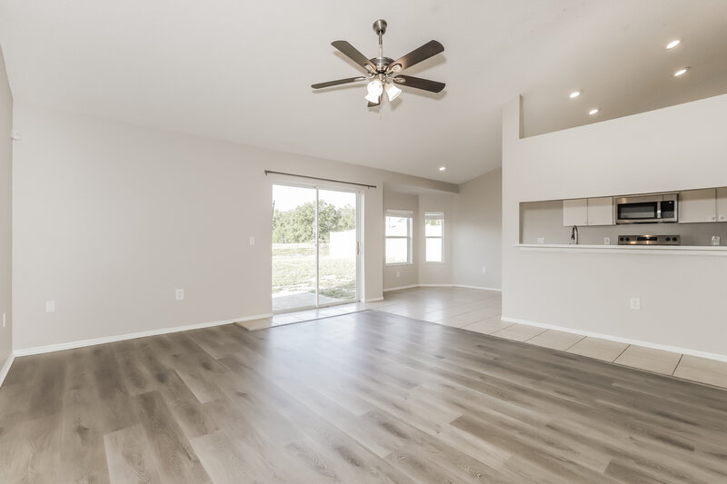 1,735/Mo, 2324 Sunset Pointe Dr Lake Wales, FL 33898 Living Room View