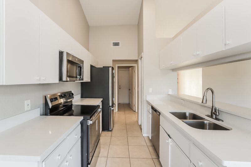 1,735/Mo, 2324 Sunset Pointe Dr Lake Wales, FL 33898 Kitchen View