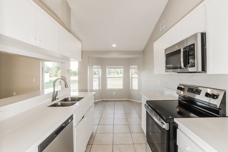 1,735/Mo, 2324 Sunset Pointe Dr Lake Wales, FL 33898 Kitchen View 2