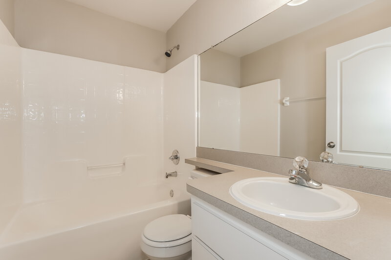 1,735/Mo, 2324 Sunset Pointe Dr Lake Wales, FL 33898 Bathroom View