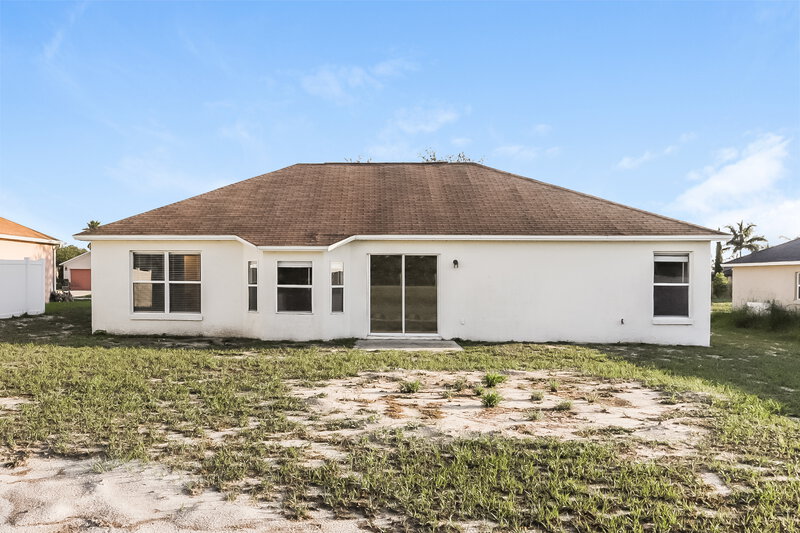 1,735/Mo, 2324 Sunset Pointe Dr Lake Wales, FL 33898 Rear View