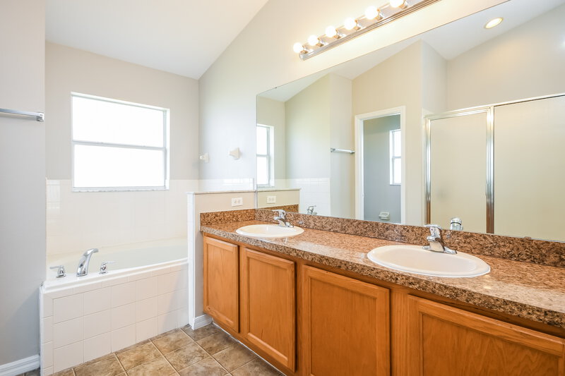 3,360/Mo, 1167 Sophia Blvd Winter Haven, FL 33881 Main Bathroom View
