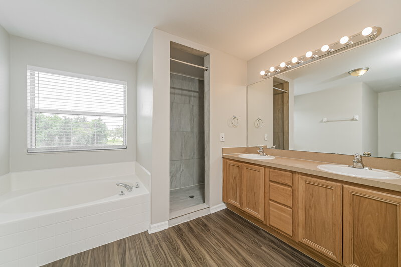 1,885/Mo, 1401 Punta Gorda Drive Poinciana, FL 34759 Main Bathroom View