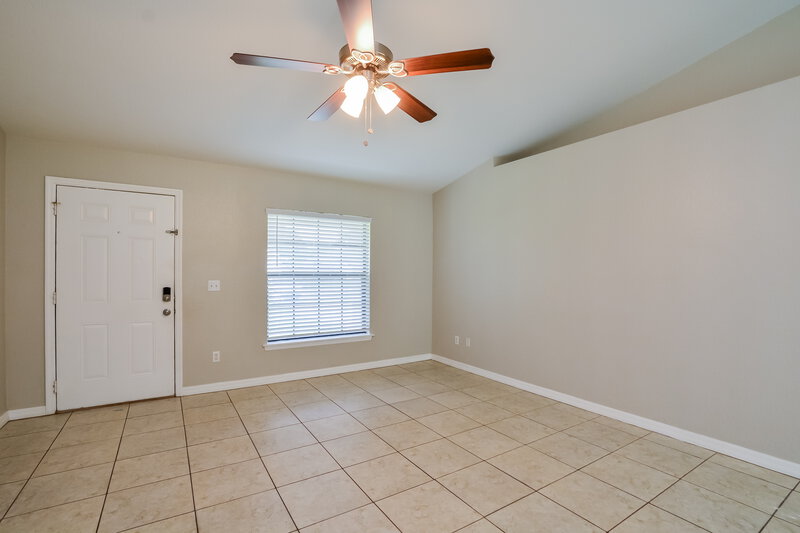 1,775/Mo, 1152 8th Ave Deland, FL 32724 Living Room View 2