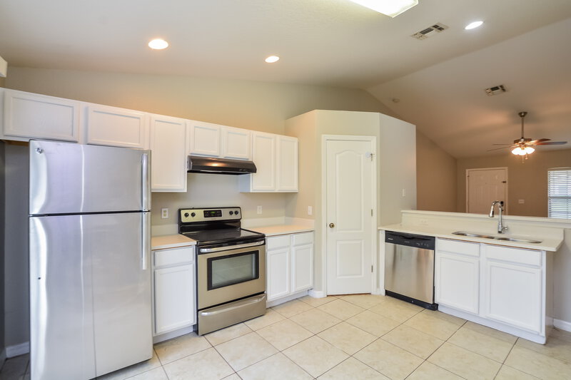 1,775/Mo, 1152 8th Ave Deland, FL 32724 Kitchen View