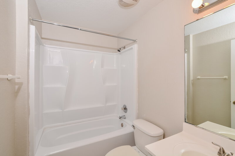1,775/Mo, 1152 8th Ave Deland, FL 32724 Bathroom View