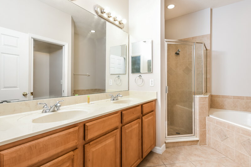 2,305/Mo, 1050 Wickerwood St Ocoee, FL 34761 Main Bathroom View
