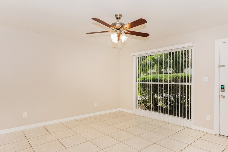 2,095/Mo, 1521 Overdale Street Orlando, FL 32825 Living Room View