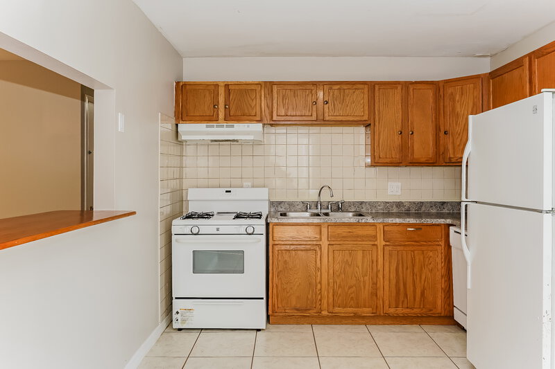 2,095/Mo, 1521 Overdale Street Orlando, FL 32825 Kitchen View 2