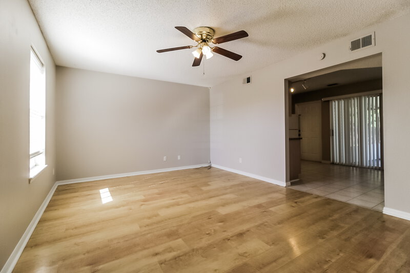 2,175/Mo, 8535 Plumeria Ave Orlando, FL 32825 Living Room View