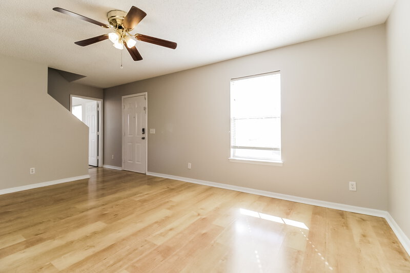 2,175/Mo, 8535 Plumeria Ave Orlando, FL 32825 Living Room View 2