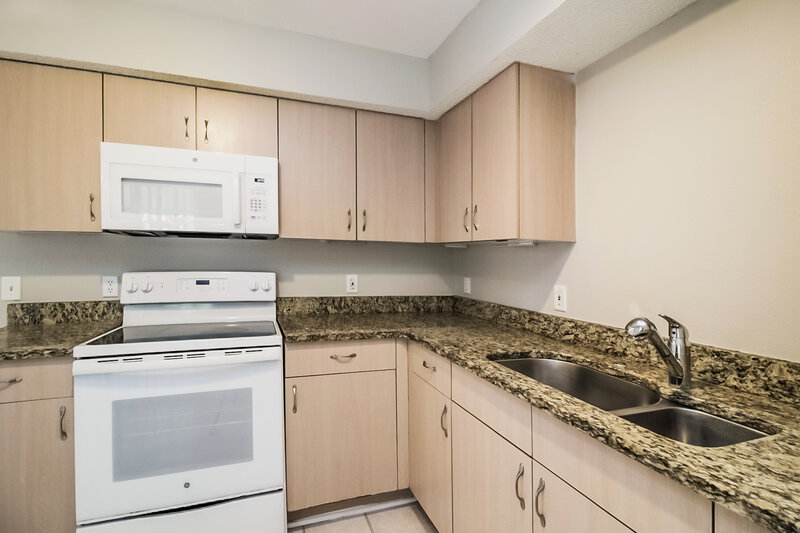 2,175/Mo, 8535 Plumeria Ave Orlando, FL 32825 Kitchen View