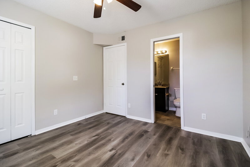2,175/Mo, 8535 Plumeria Ave Orlando, FL 32825 Main Bedroom View 2
