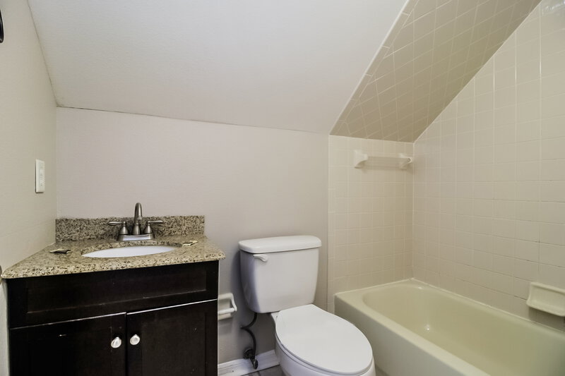 2,175/Mo, 8535 Plumeria Ave Orlando, FL 32825 Bathroom View