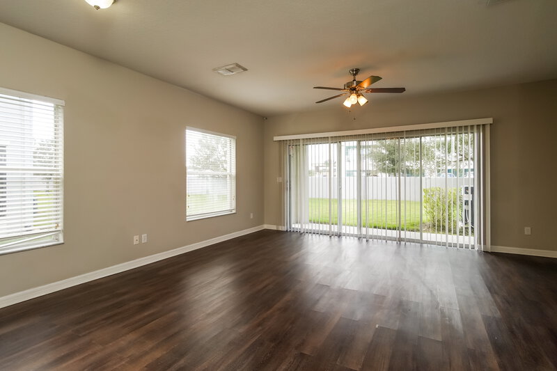 2,170/Mo, 9394 FLOWERING COTTONWOOD RD Unit 58 Orlando, FL 32832 Living Room View