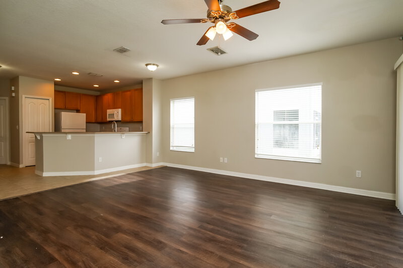 2,170/Mo, 9394 FLOWERING COTTONWOOD RD Unit 58 Orlando, FL 32832 Living Room View 2