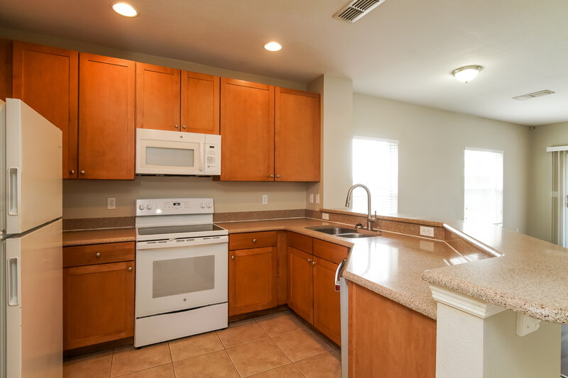 2,170/Mo, 9394 FLOWERING COTTONWOOD RD Unit 58 Orlando, FL 32832 Kitchen View 2