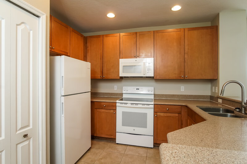 2,170/Mo, 9394 FLOWERING COTTONWOOD RD Unit 58 Orlando, FL 32832 Kitchen View 3