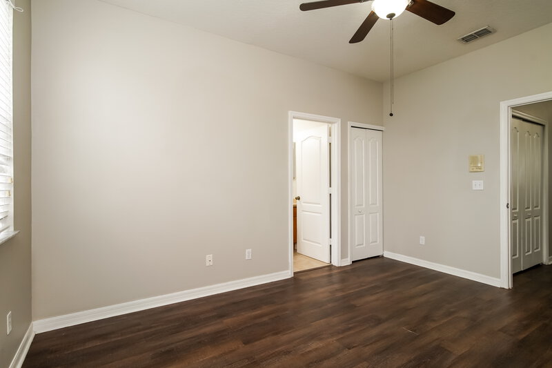 2,170/Mo, 9394 FLOWERING COTTONWOOD RD Unit 58 Orlando, FL 32832 Main Bedroom View 2