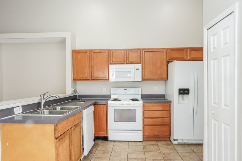 2,075/Mo, 2908 Summer Winds Cir Saint Cloud, FL 34769 Kitchen View