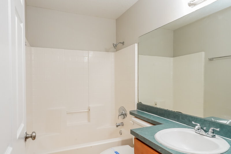 2,075/Mo, 2908 Summer Winds Cir Saint Cloud, FL 34769 Main Bathroom View