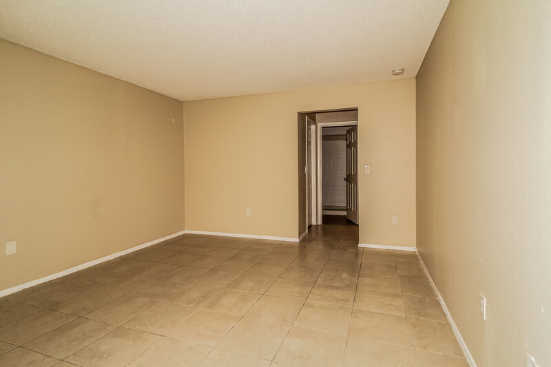 0/Mo, 3998 Versailles Dr Orlando, FL 32808 Main Bedroom View