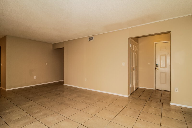 0/Mo, 3998 Versailles Dr Orlando, FL 32808 Main Bedroom View 2