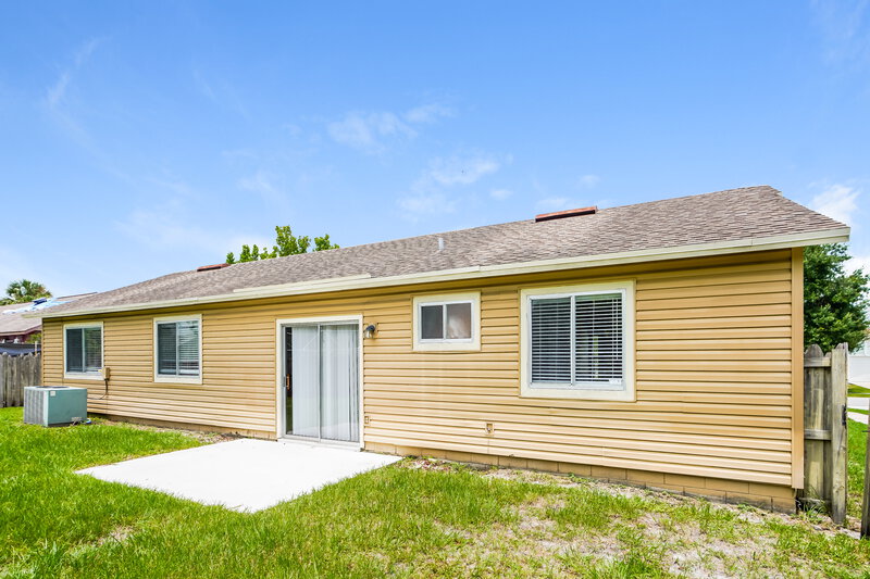 2,125/Mo, 2510 Oak Hollow Dr Kissimmee, FL 34744 Rear View 2
