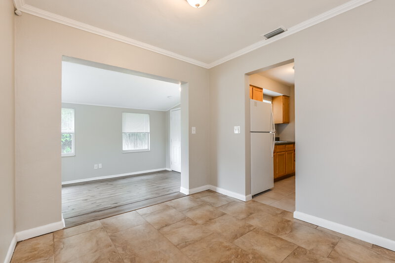 1,910/Mo, 1094 Whitewood Dr Deltona, FL 32725 Dining Room View 2