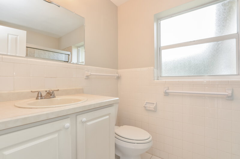 1,910/Mo, 1094 Whitewood Dr Deltona, FL 32725 Bathroom View