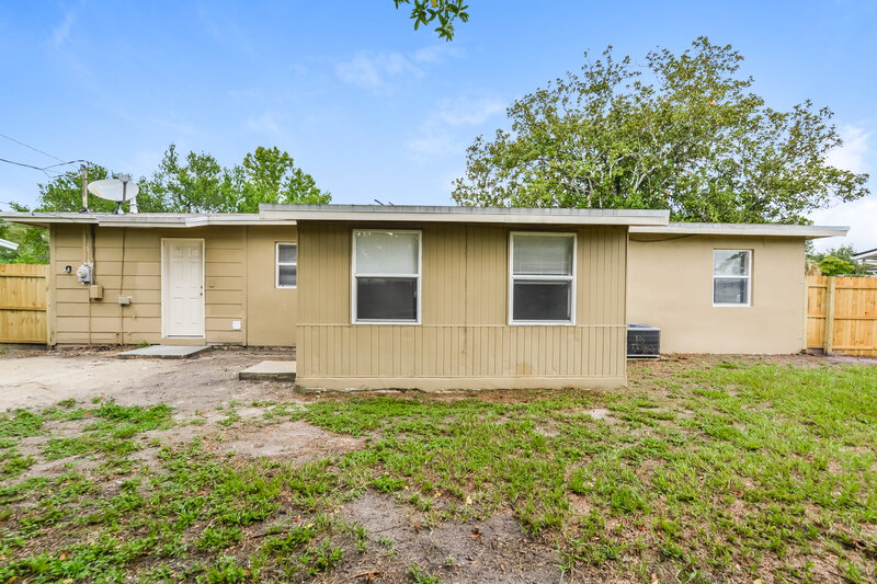 1,910/Mo, 1094 Whitewood Dr Deltona, FL 32725 Rear View