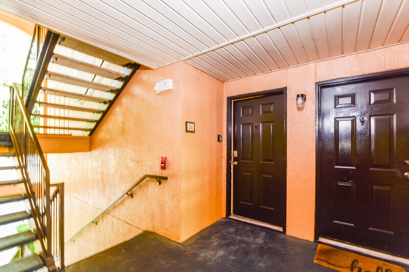 2,215/Mo, 7605 PISSARRO DR Unit 13201 Orlando, FL 32819 Foyer View