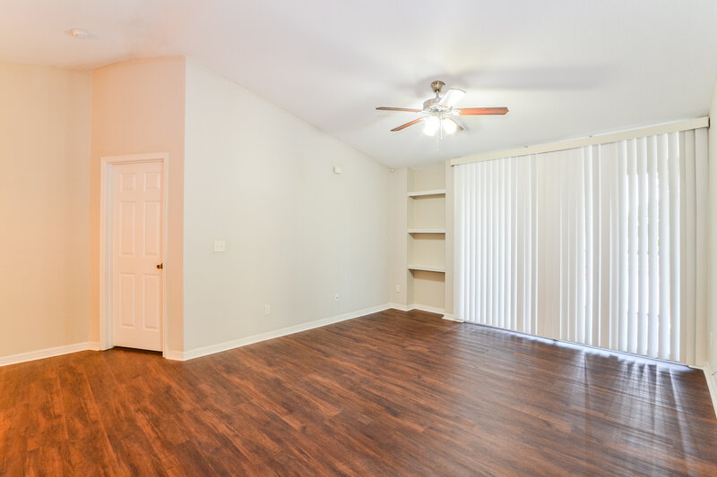 2,215/Mo, 7605 PISSARRO DR Unit 13201 Orlando, FL 32819 Living Room View