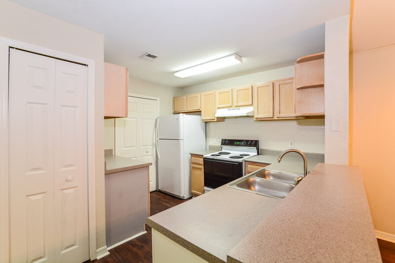 2,215/Mo, 7605 PISSARRO DR Unit 13201 Orlando, FL 32819 Dining Room View