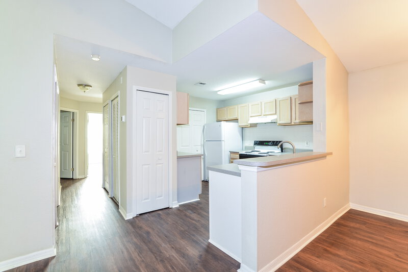 2,215/Mo, 7605 PISSARRO DR Unit 13201 Orlando, FL 32819 Kitchen View