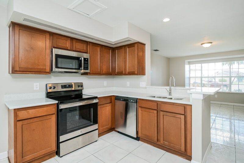 3,760/Mo, 305 Palmview Ct Kissimmee, FL 34743 Kitchen View