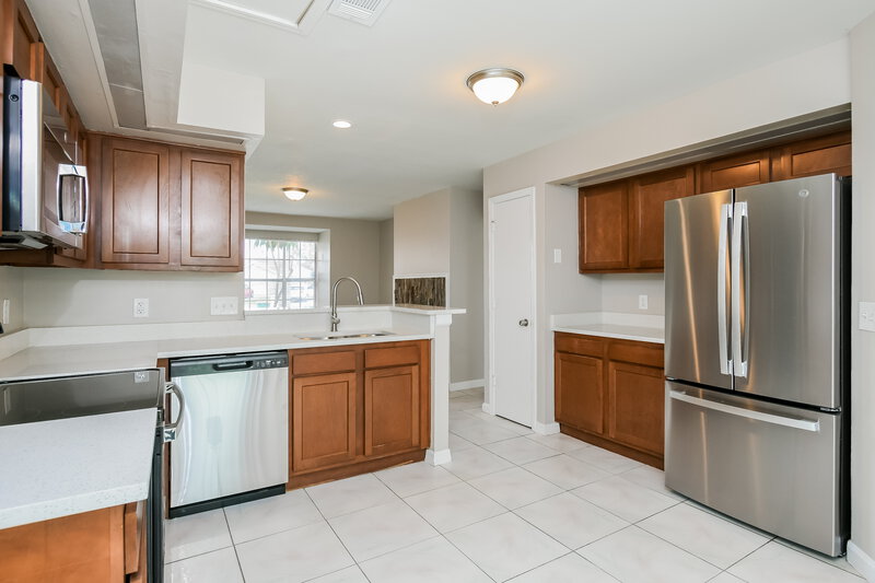 3,760/Mo, 305 Palmview Ct Kissimmee, FL 34743 Kitchen View 2