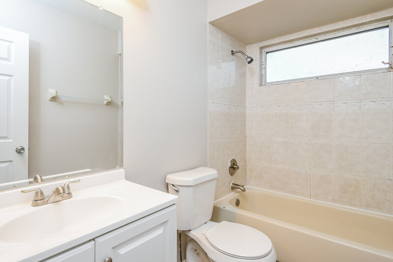 3,760/Mo, 305 Palmview Ct Kissimmee, FL 34743 Bathroom View