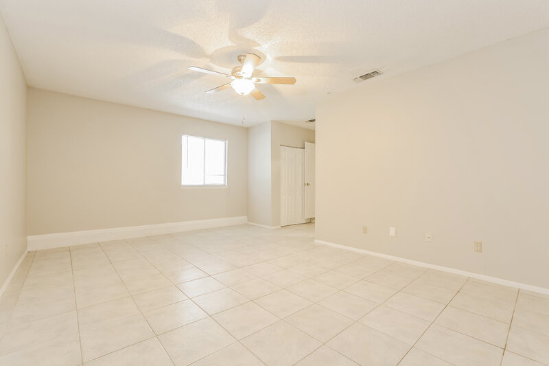 2,610/Mo, 1613 Prairie Lake Blvd Ocoee, FL 34761 Garage View