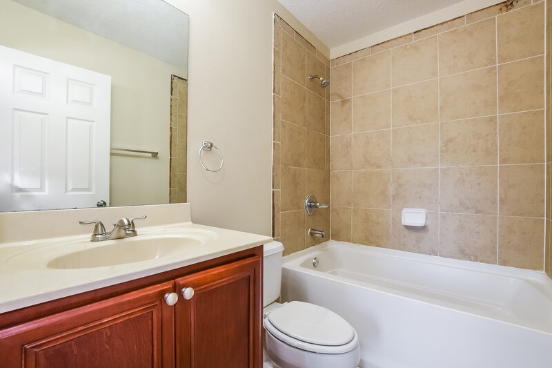 1,725/Mo, 5232 Paradise Cay Circle Kissimmee, FL 34746 Main Bathroom View