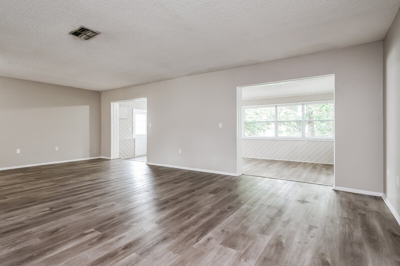 2,090/Mo, 10412 Manassas Cir Orlando, FL 32821 Living Room View 2