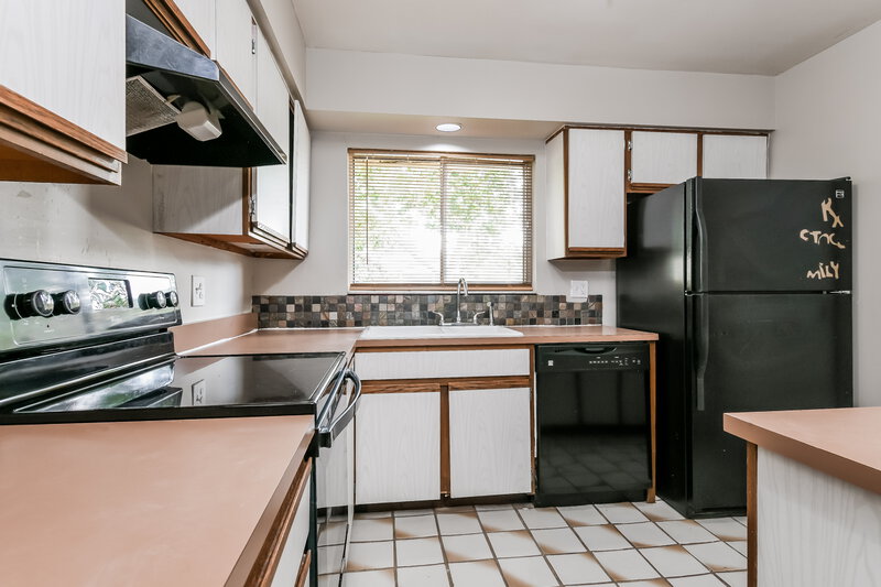 2,090/Mo, 10412 Manassas Cir Orlando, FL 32821 Kitchen View