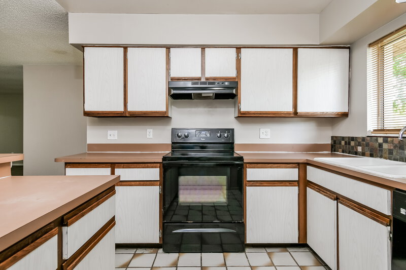 2,090/Mo, 10412 Manassas Cir Orlando, FL 32821 Kitchen View 2