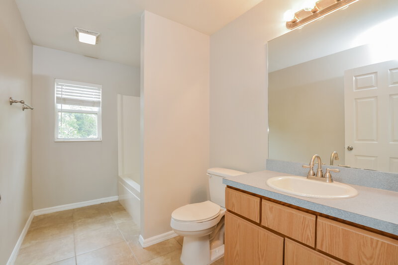1,790/Mo, 2692 Corrigan Dr Deltona, FL 32738 Main Bathroom View
