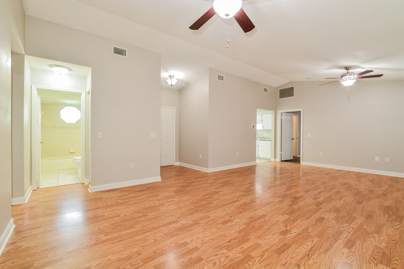 1,965/Mo, 12631 Bay Hill Dr Grand Island, FL 32735 Living Room View