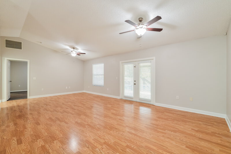 1,965/Mo, 12631 Bay Hill Dr Grand Island, FL 32735 Kitchen View 3