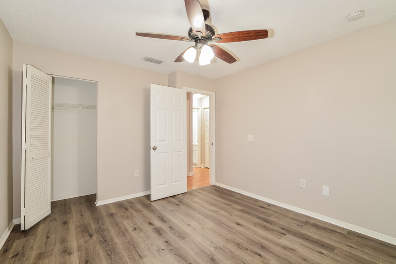 1,965/Mo, 12631 Bay Hill Dr Grand Island, FL 32735 Bedroom View