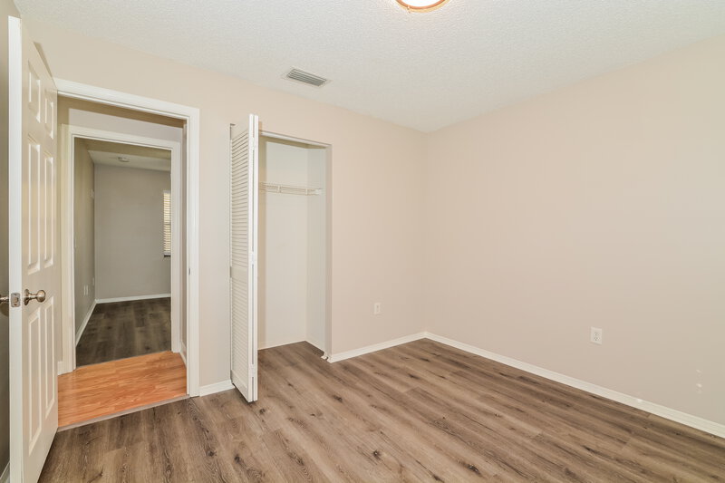 1,965/Mo, 12631 Bay Hill Dr Grand Island, FL 32735 Bedroom View 2