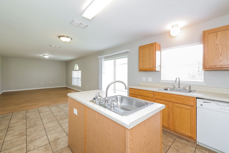 2,480/Mo, 1182 Kittansett Ln Auburndale, FL 33823 Living Room View 4